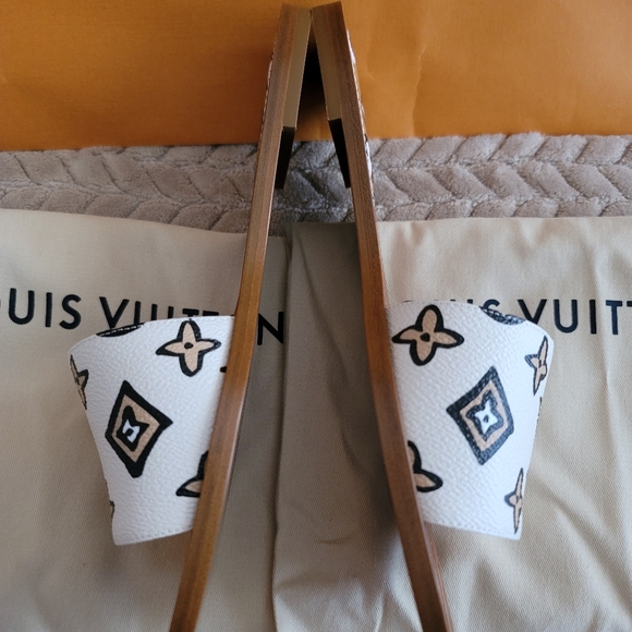 Louis VUITTON WILD AT HEART CREME GIANT MONOGRAM MULE SANDAL SIZE 40EU=10US BOX - Picture 11 of 16